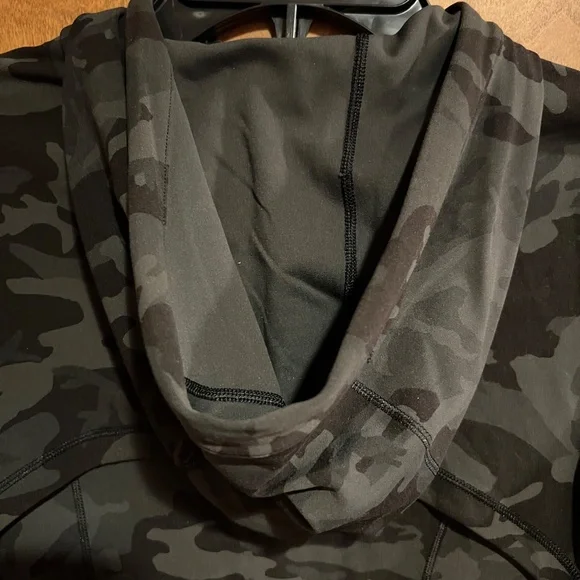 Lululemon camouflage hooded jacket - Picture 11 of 11